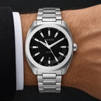 Gucci GG2570 YA142312 worn upright on a man's wrist