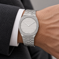 Gucci 25H YA163407 silver watch worn on wrist