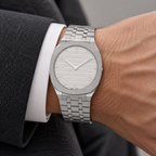 Gucci 25H YA163407 silver watch worn on wrist
