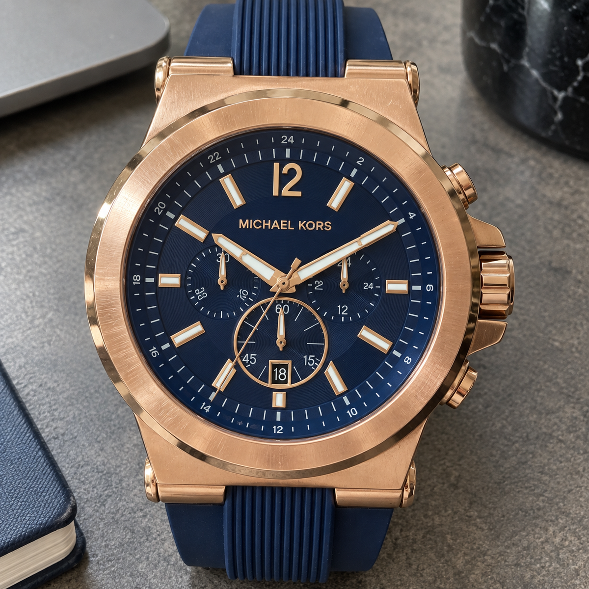 Michael Kors MK8295 men's Dylan chronograph, natural photograph 4