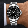 Movado Series 800 40mm Black Dial Men's Watch 2600135 — wrist