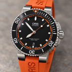 Oris Aquis Date 43mm Black Orange Chapter Dial Orange Rubber Automatic Men's Watch – dial macro