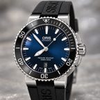 Oris Aquis Date 43mm Dark Blue Dial Black Rubber Automatic Men's Watch – dial macro