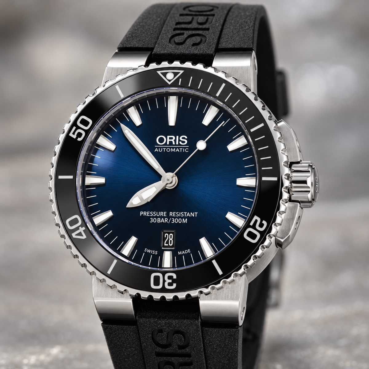 Oris Aquis Date 43mm Dark Blue Dial Black Rubber Automatic Men's Watch – dial macro