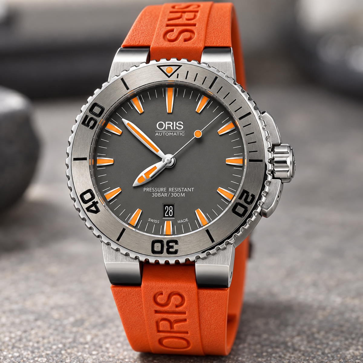 Oris Aquis Date 43mm Grey Orange Dial Tungsten Bezel Orange Rubber Automatic Men's Watch – dial macro