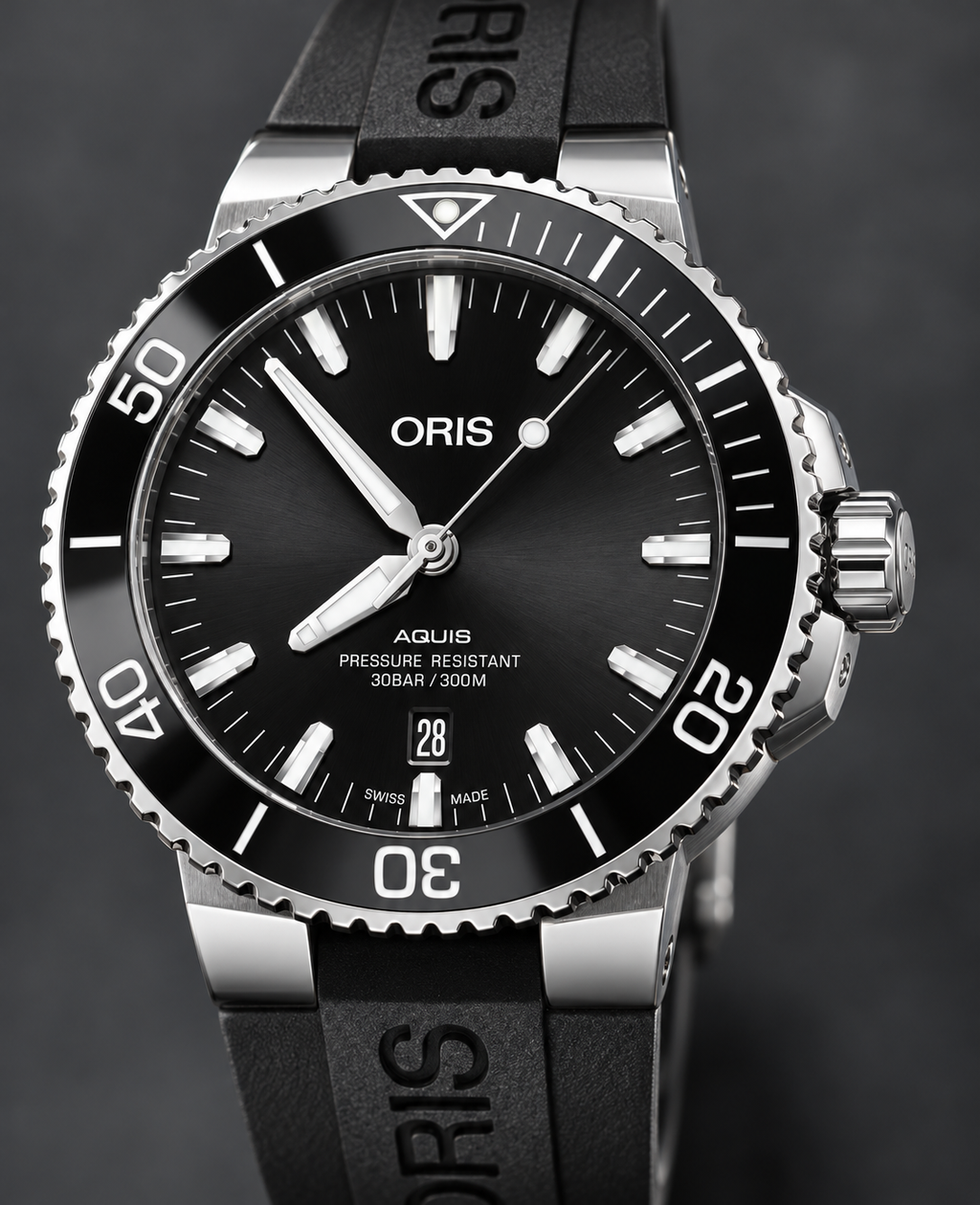 Oris Aquis Date 43.5mm Black Dial Black Rubber Automatic Men's Watch – dial macro