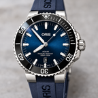 Oris Aquis Date 43.5mm Blue Dial Blue Rubber Automatic Men's Watch – dial macro