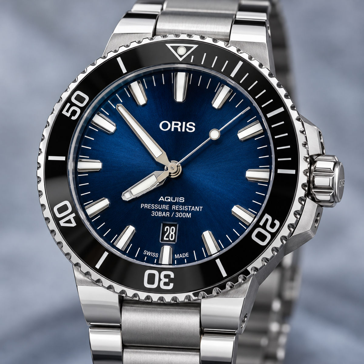 Oris Aquis Date 43.5mm Blue Dial Steel Automatic Men's Watch – dial macro
