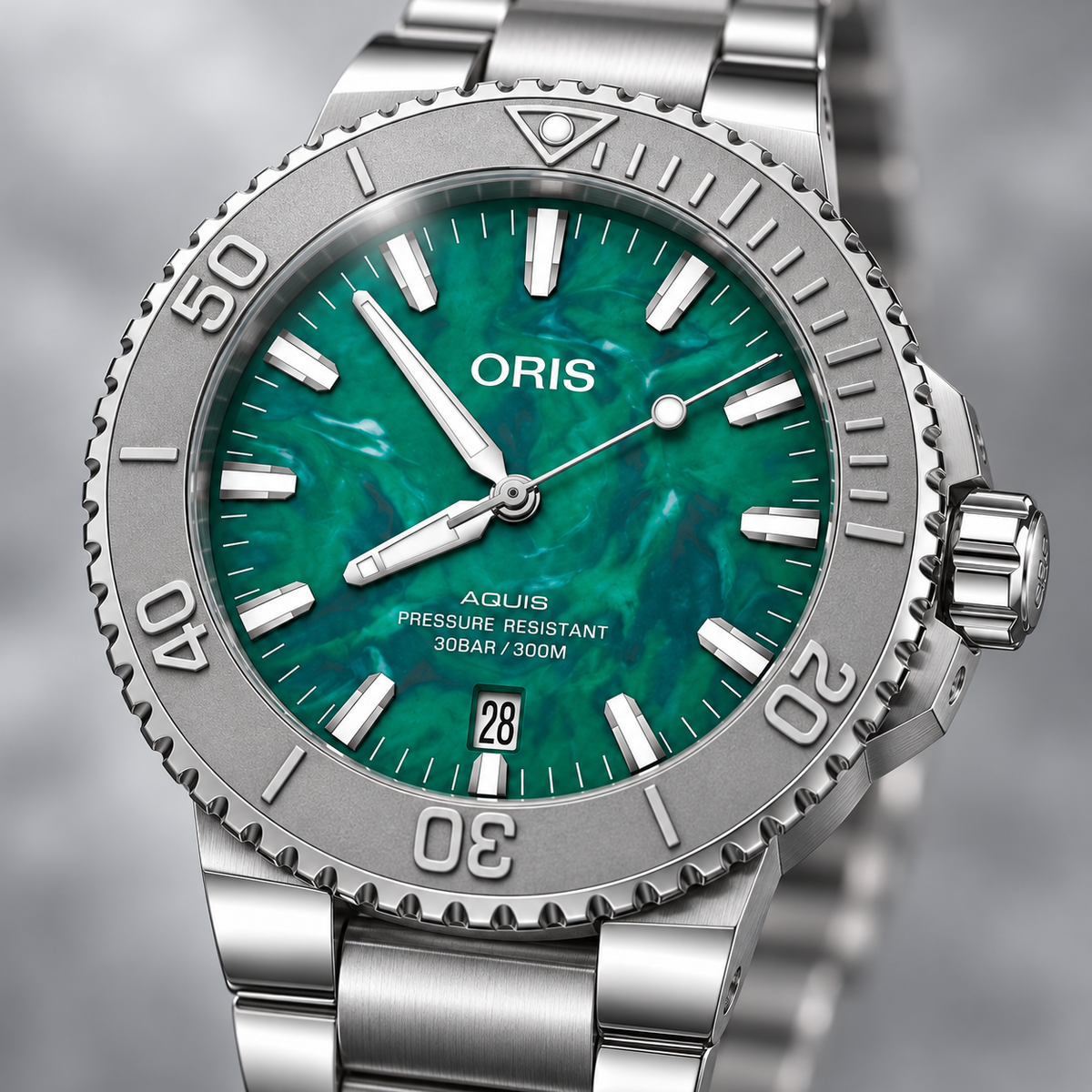 Oris X Bracenet Aquis Date 43.5mm Green Recycled Dial Steel Automatic Men's Watch – dial macro