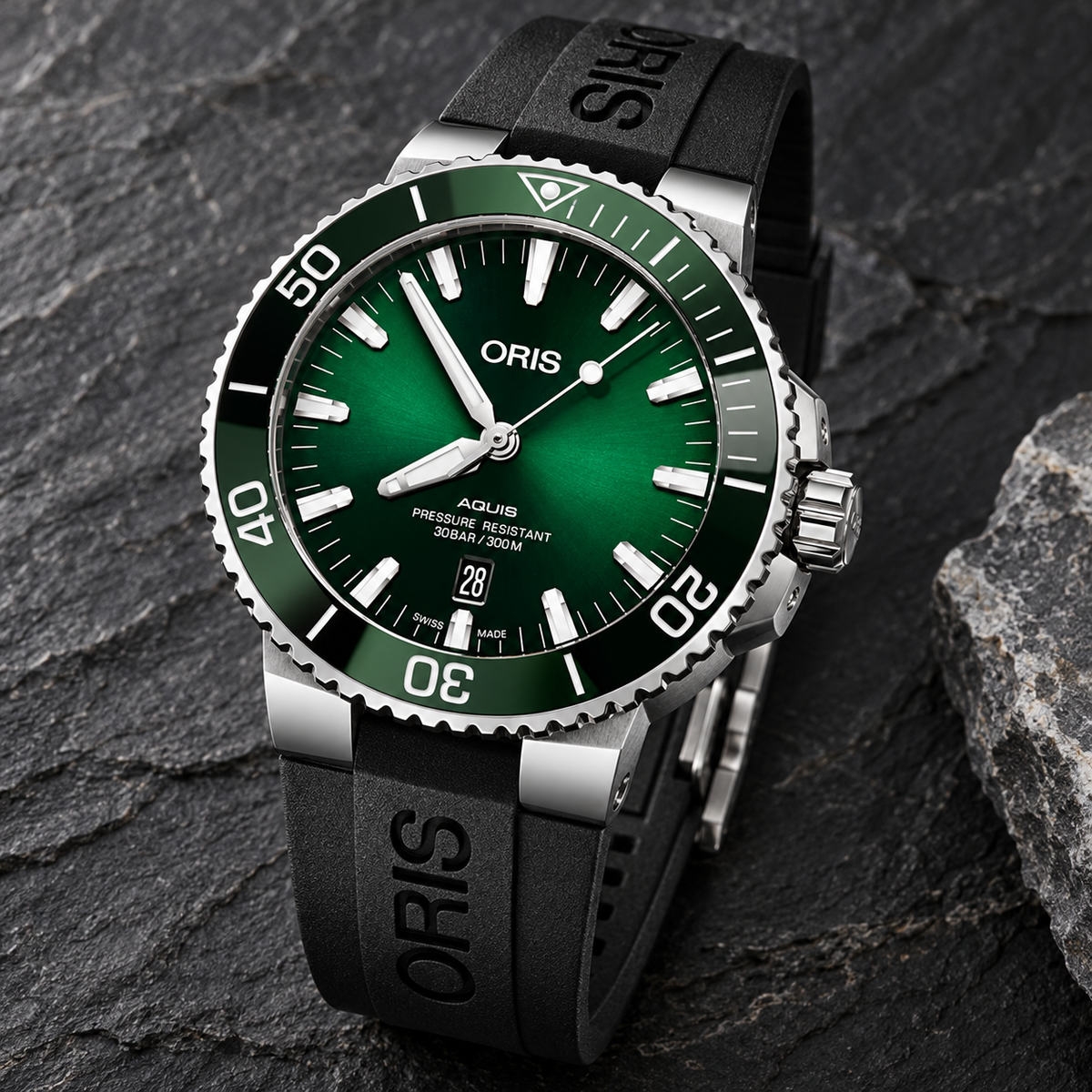 Oris Aquis Date 43.5mm Green Dial Black Rubber Automatic Men's Watch – stone still life