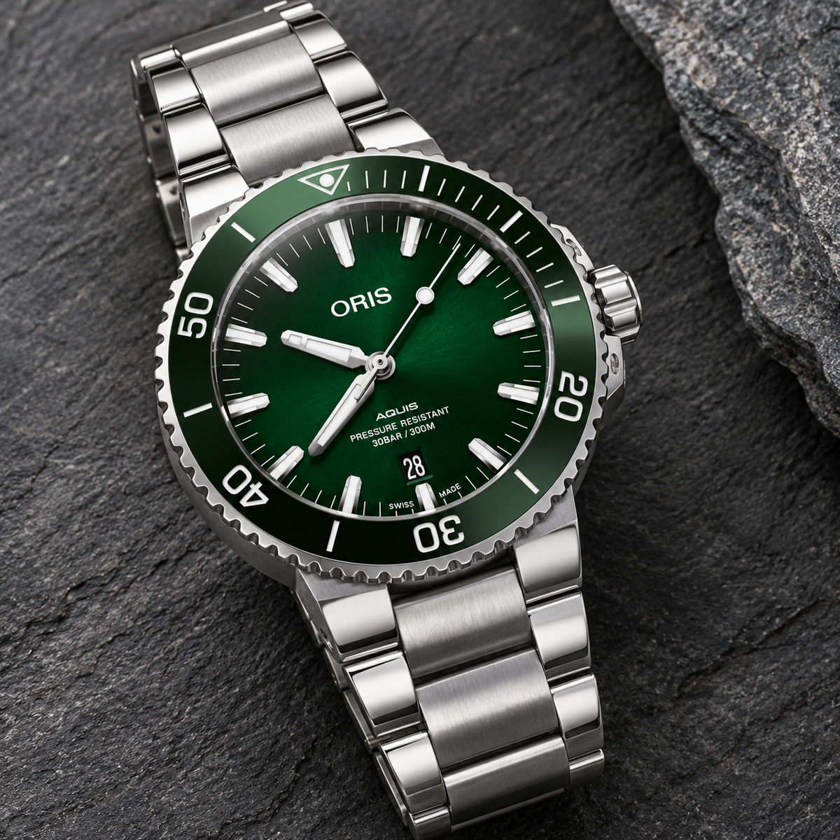 Oris Aquis Date 43.5mm Green Dial Steel Automatic Men's Watch – stone still life