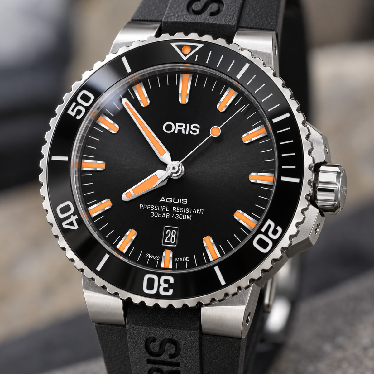 Oris Aquis Date 43.5mm Black Orange Dial Black Rubber Automatic Men's Watch – dial macro