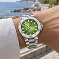 Oris Aquis Date Taste of Summer 41.5mm green dial white bezel steel bracelet – wrist lifestyle