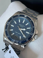 Gucci Dive XL YA136203 wrist view