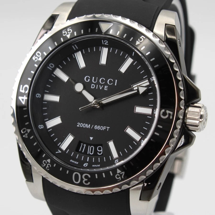 Gucci Dive XL YA136204 dial close-up